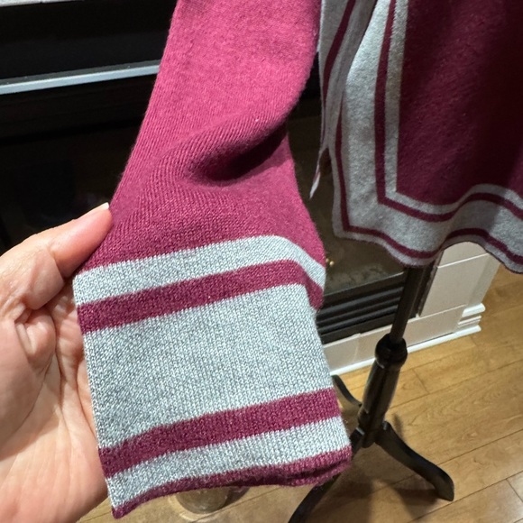 Liz Claiborne Beautiful oversized Scoop Neck Sweater Ptp 23 lenght 24” - Picture 4 of 7